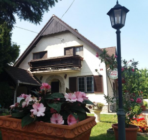 Villa Suzy, Zamárdi